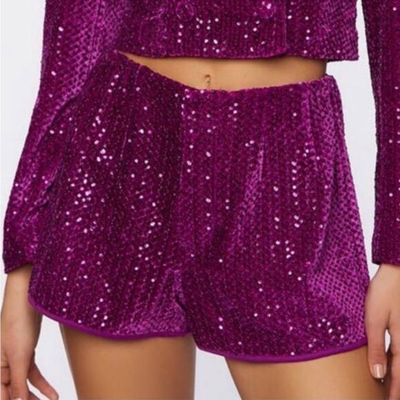 F21 Sequin Fuchsia Shorts Large
Sequin Velour Barbie Fuscia shorts - Picture 5 of 9